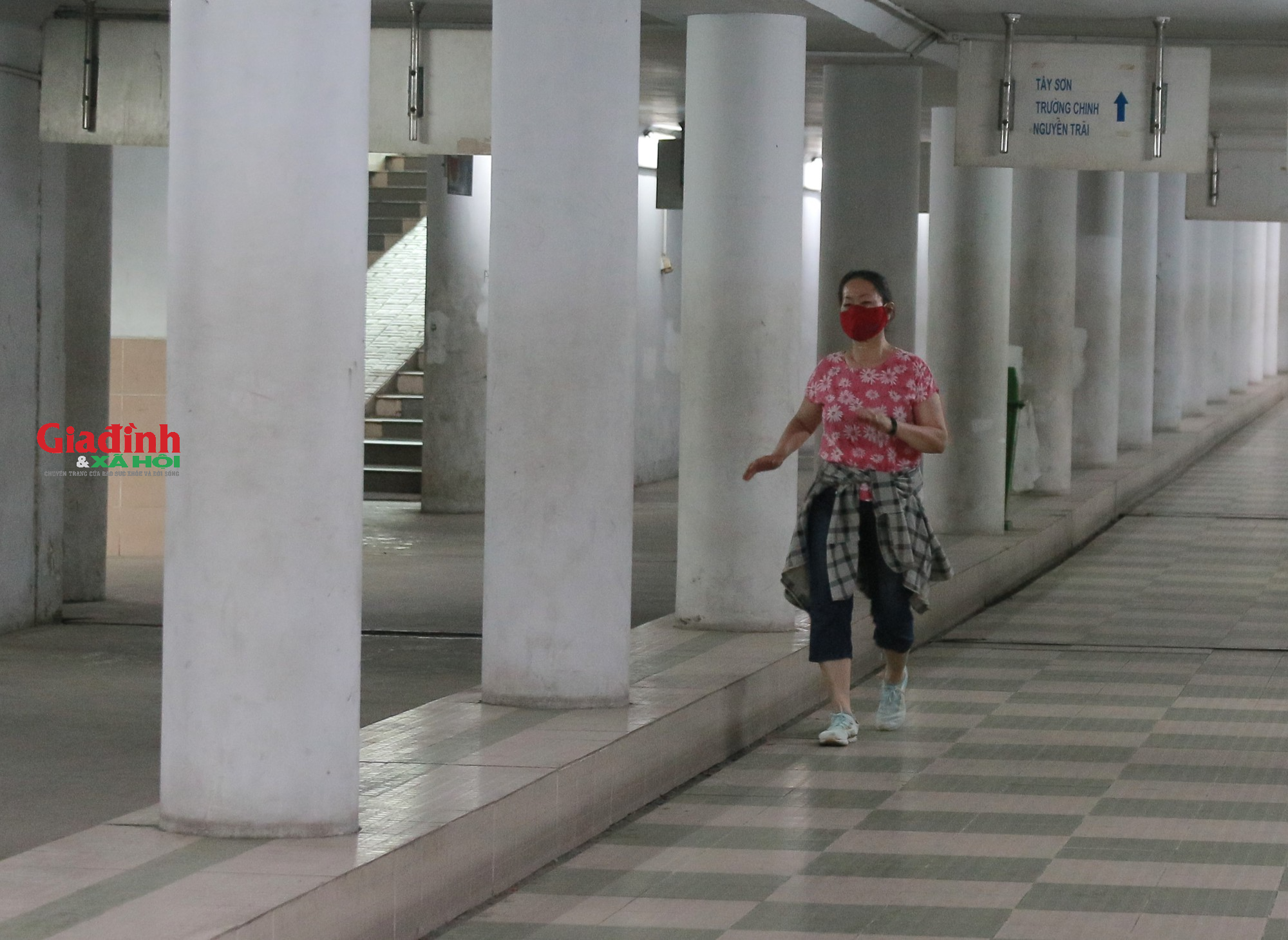 Xót xa cảnh hầm đi bộ hàng tỷ đồng 'ế khách', thưa thớt người sử dụng ở Hà Nội - Ảnh 7.