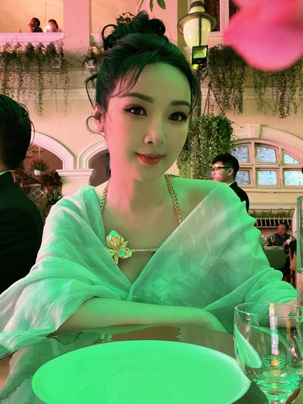 Hoa hậu Việt 34 năm chưa trao lại vương miện: Trẻ đẹp khó tin, vướng nhiều nghi án 'dao kéo' - Ảnh 4.