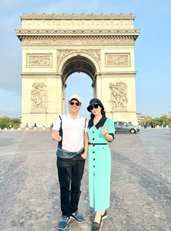 NSƯT Chí Trung và bạn gái doanh nhân sau 5 năm gắn bó: Đi du lịch khắp nơi trên thế giới, trân trọng hạnh phúc hiện tại - Ảnh 1.