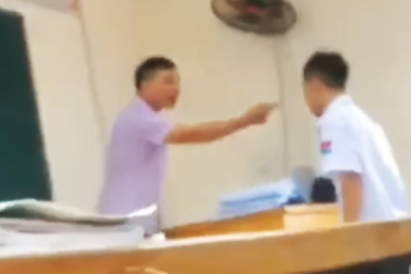 Thầy giáo Hà Nội bóp cằm, xúc phạm học sinh xin nghỉ việc - Ảnh 2.