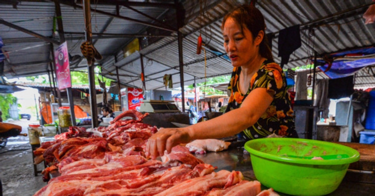 Nghịch lý giá lợn hơi giảm sâu nhưng thịt lợn ở chợ đắt gấp 3 lần