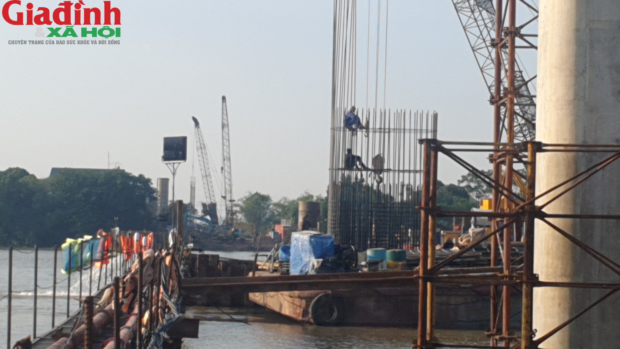 Cận cảnh đại công trình xây dựng cầu Đồng Cao (Nam Định) giữa sông lớn - Ảnh 7.