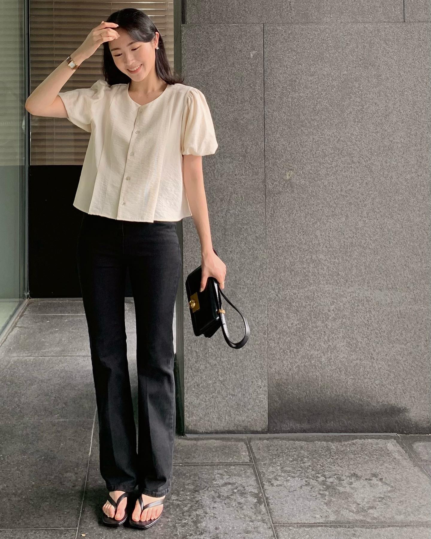 10 cách diện áo blouse tay bồng sang trọng, không bị "sến" - Ảnh 3. 10 cách diện áo blouse tay bồng sang trọng, không bị "sến" - Ảnh 3.