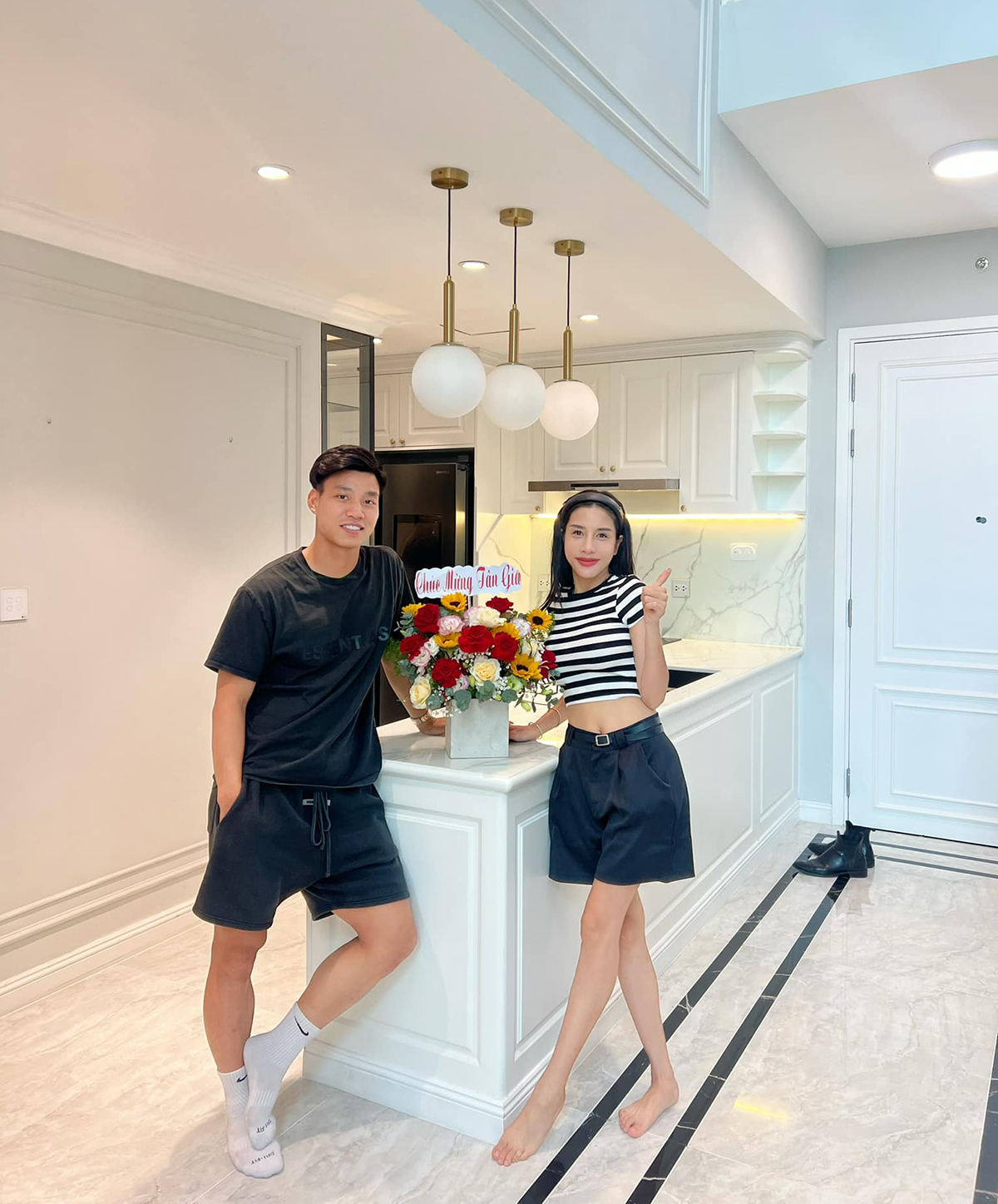 Khoe bạn gái nóng bỏng, cầu thủ Vũ Văn Thanh thêm niềm vui tậu nhà mới gần 10 tỷ đồng, nội thất gây choáng ngợp