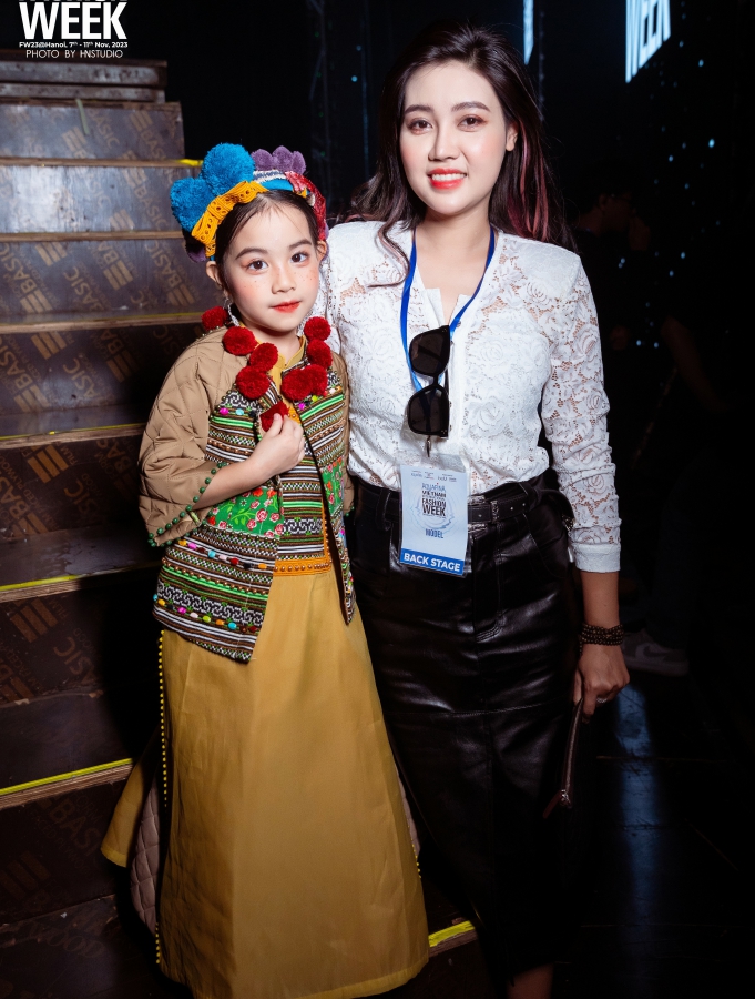 Cận cảnh cô mẫu nhí nhỏ tuổi nhất lịch sử Vietnam International Fashion Week - Ảnh 7.