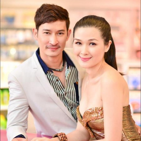 Sao Việt yêu không cưới: Huy Khánh 'hơi ngượng' khi tổ chức hôn lễ với mẹ của con gái - Ảnh 5.