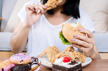 8 tác hại khi nhịn ăn để giảm cân - Ảnh 2.