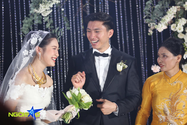 Đám cưới Đoàn Văn Hậu ở Thái Bình: Chú rể, cô dâu mướt mải mồ hồ giữa trời tháng 11 - Ảnh 5.