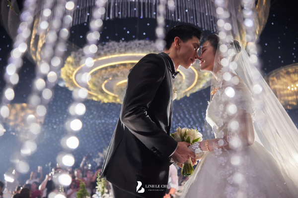 Đám cưới Đoàn Văn Hậu ở Thái Bình: Chú rể, cô dâu mướt mải mồ hồ giữa trời tháng 11 - Ảnh 7.