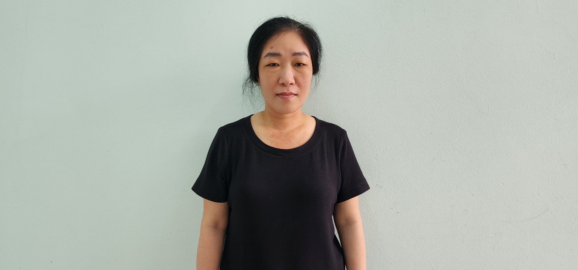 Nữ thủ quỹ bưu điện ở Kiên Giang đốt bỏ nhiều quần áo trước khi bị bắt - Ảnh 1.