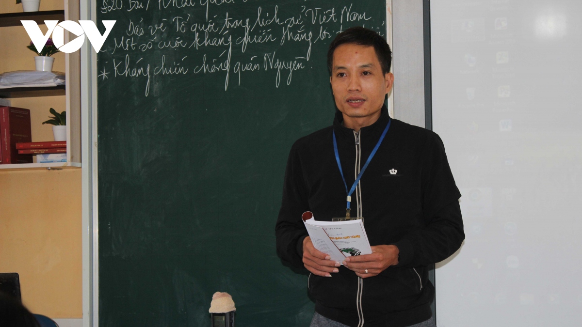 Người thầy viết Sử thành thơ ở Yên Bái 3 lần lập Kỷ lục Việt Nam - Ảnh 1.