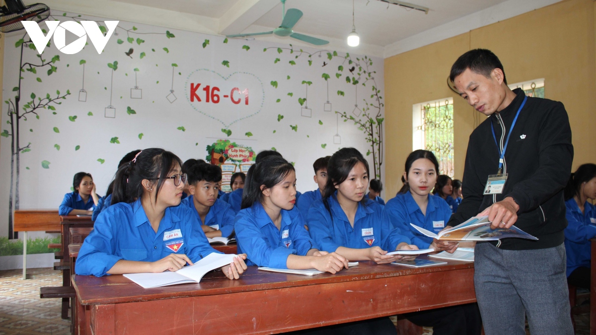 Người thầy viết Sử thành thơ ở Yên Bái 3 lần lập Kỷ lục Việt Nam - Ảnh 2.