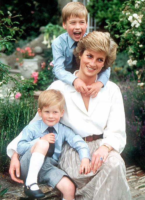 Công nương Diana từng 'gây chiến' với bảo mẫu hoàng gia vì sở thích ăn uống của con - Ảnh 1.