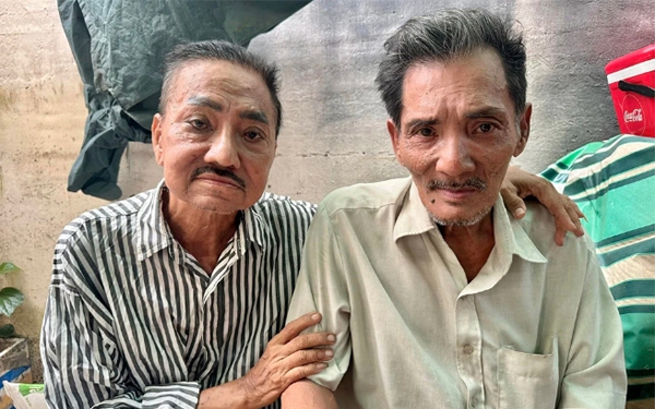 Hình ảnh 2 diễn viên ‘Biệt động Sài Gòn" gặp nhau tuổi xế chiều: Sống trong bệnh tật, kinh tế kiệt quệ