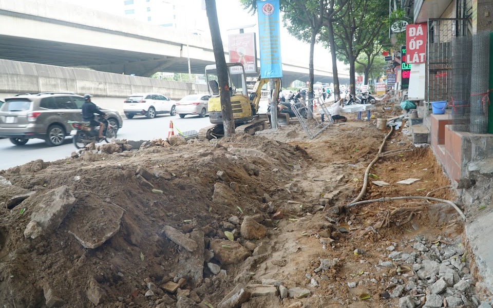 "Đến hẹn", vỉa hè Hà Nội tiếp tục bị đào xới