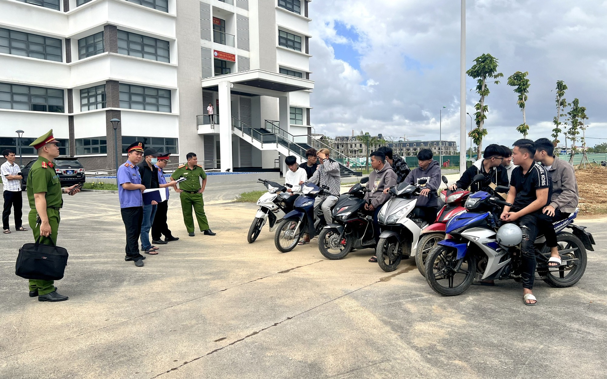 Mạnh tay với "quái xế" gây náo loạn đường phố