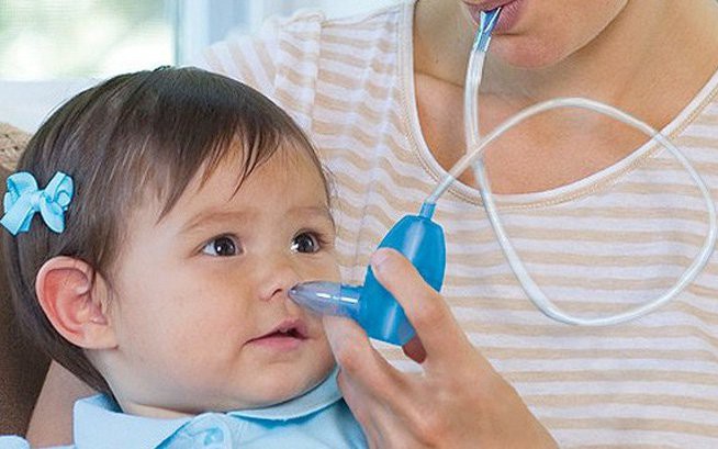B&eacute; 19 th&aacute;ng ngưng thở v&igrave; ngộ độc thuốc nhỏ mũi: Cảnh b&aacute;o cha mẹ khi d&ugrave;ng thuốc nhỏ mũi cho con - Ảnh 2.