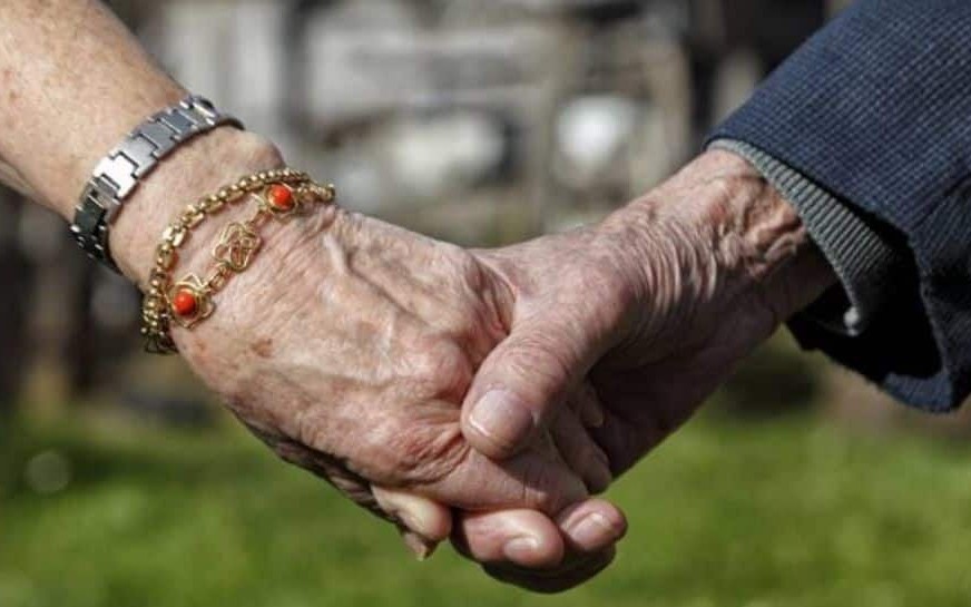 'Chàng' 84 tuổi và 'nàng' 81 tuổi nên duyên vợ chồng, thắp lại tình yêu nồng cháy