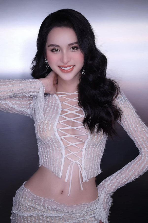 Sắc vóc đời thực người đẹp chuyển giới quê Đắk Lắk có gương mặt được Hương Giang nhận xét như Hoa hậu - Ảnh 6.