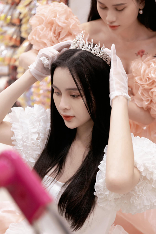 Sắc vóc đời thực người đẹp chuyển giới quê Đắk Lắk có gương mặt được Hương Giang nhận xét như Hoa hậu - Ảnh 10.