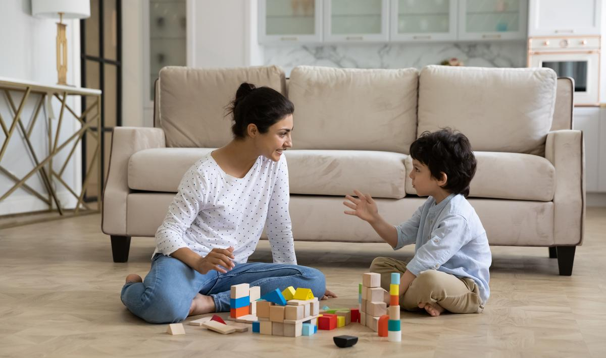 Con thông minh vượt trội nhờ bố mẹ biết cách nói chuyện với chúng