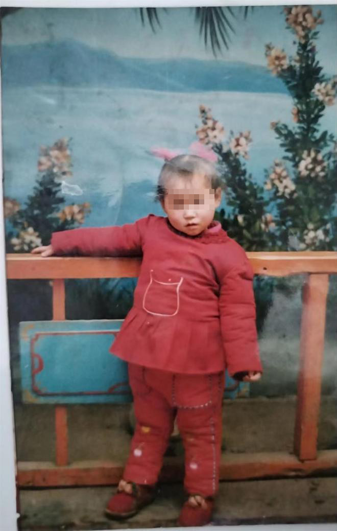 Con gái 3 tuổi mất tích khi mua búp bê, mẹ làm điều đặc biệt sau 32 năm gặp lại - Ảnh 1. Con gái 3 tuổi mất tích khi mua búp bê, mẹ làm điều đặc biệt sau 32 năm gặp lại - Ảnh 1.