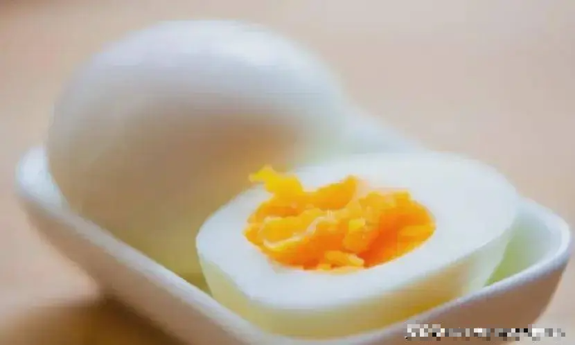 Khi luộc trứng đừng dùng nước lạnh, đây mới là cách làm đúng - Ảnh 1.