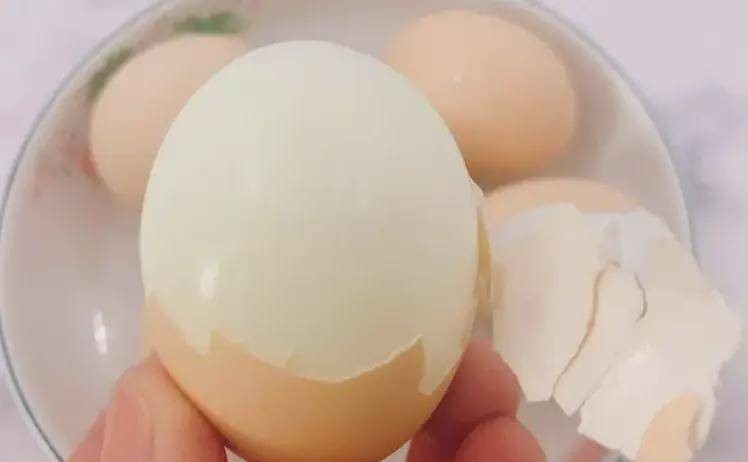 Khi luộc trứng đừng dùng nước lạnh, đây mới là cách làm đúng - Ảnh 4.
