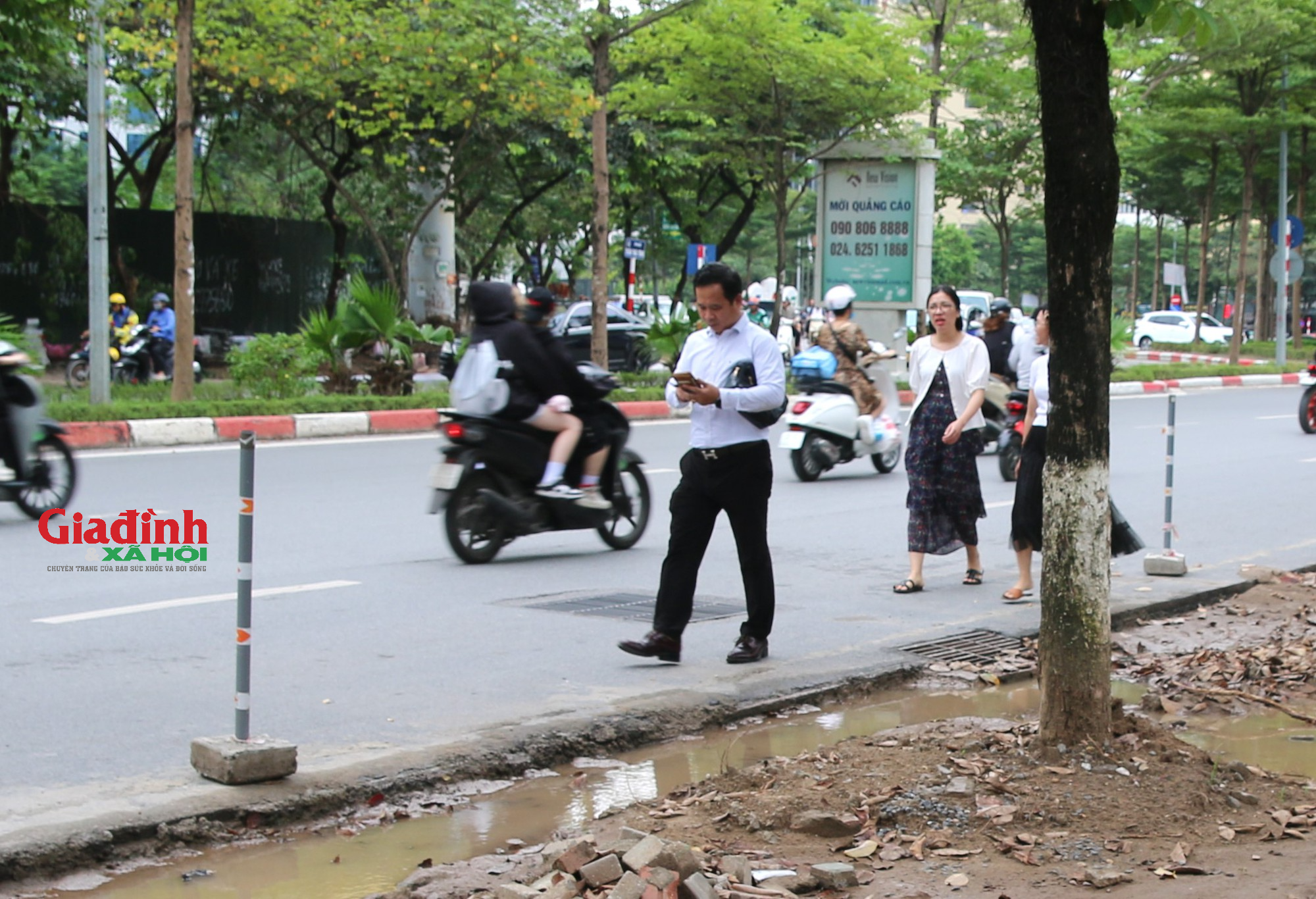 Đến hẹn lại lên, vỉa hè Hà Nội lại nhộn nhịp thi công 'khoác áo mới' - Ảnh 8.