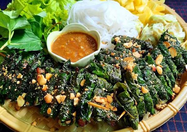 Báo Úc khen hết lời món bò nướng lá lốt của Việt Nam - Ảnh 2.