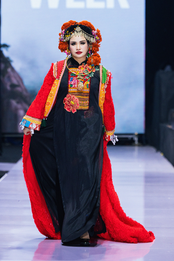 Không nhận ra diva Thanh Lam trên sàn catwalk 'Vietnam International Fashion Week 2023' - Ảnh 3.