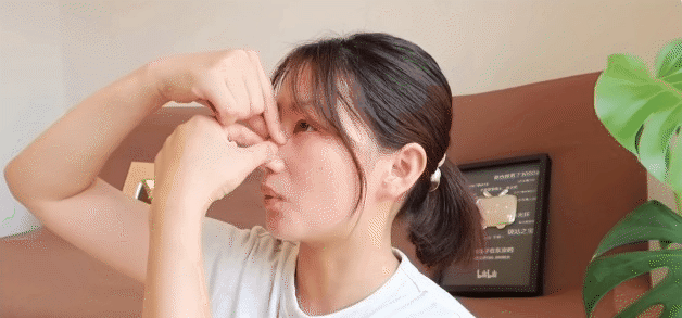 Động tác massage 3 phút mỗi ngày giúp chị em cải thiện nhược điểm mũi tẹt, mũi to- Ảnh 7. Động tác massage 3 phút mỗi ngày giúp chị em cải thiện nhược điểm mũi tẹt, mũi to- Ảnh 7.