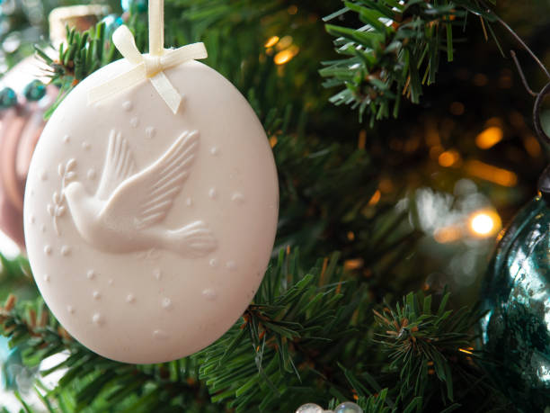 20 cách trang trí cây thông Noel 'hút mắt', độc lạ, đẹp mắt cho dịp Giáng sinh - Ảnh 9.