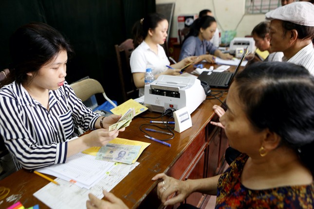 Người nghỉ hưu nhận 2 tháng lương dịp Tết Nguyên đán - Ảnh 1.