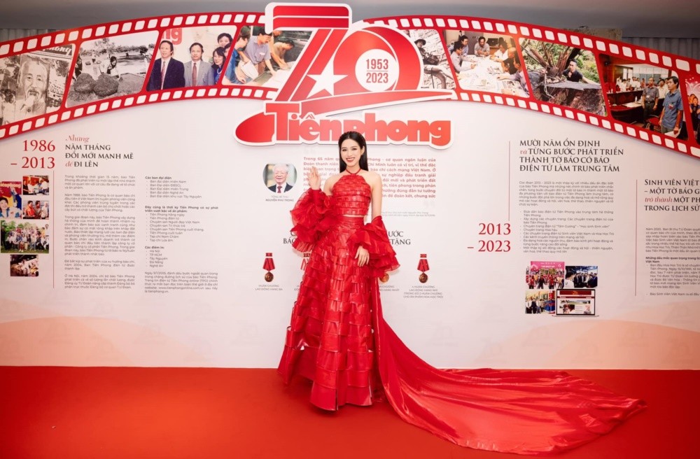 Tham dự loạt sự kiện cuối năm, Hoa hậu Đỗ Thị Hà đẹp hút mắt khi chọn gam màu đỏ - Ảnh 5.