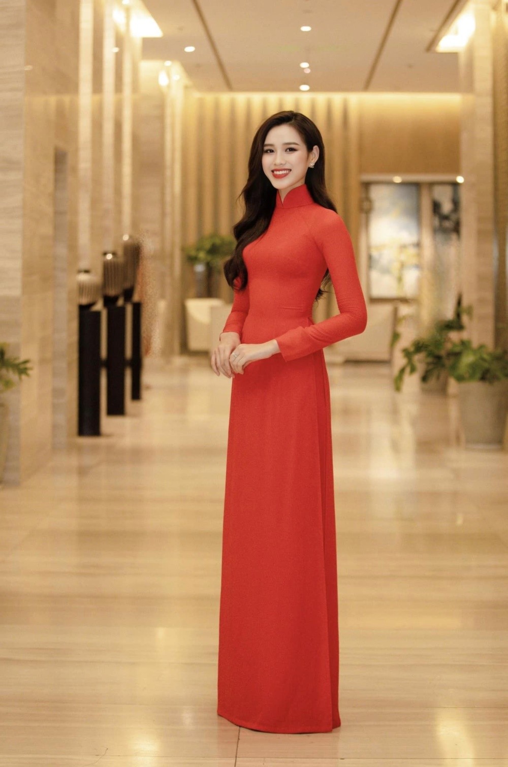 Tham dự loạt sự kiện cuối năm, Hoa hậu Đỗ Thị Hà đẹp hút mắt khi chọn gam màu đỏ - Ảnh 13.
