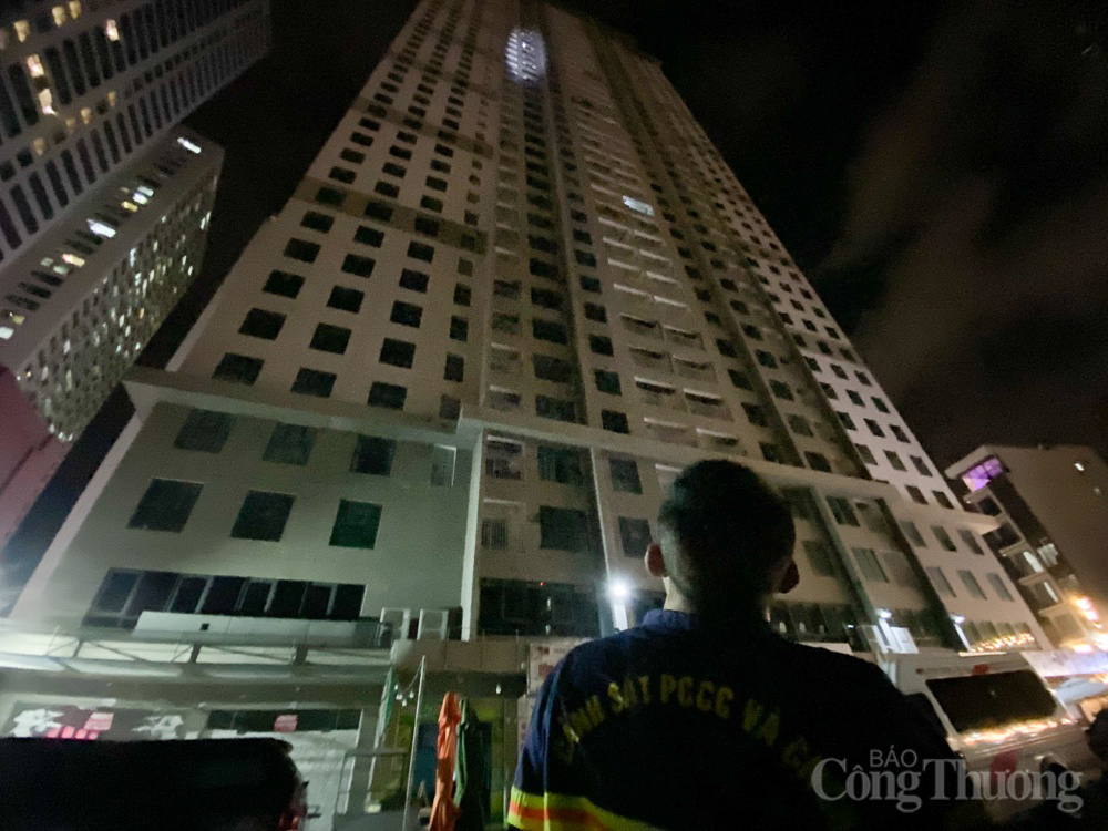 Khói bốc nghi ngút từ căn hộ tầng 25 toà chung cư ở Nha Trang - Ảnh 5.