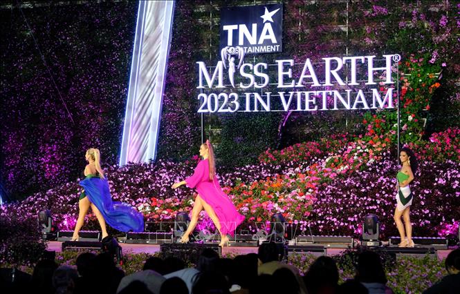 Bán kết hoa hậu trái đất Miss Earth 2023 'hâm nóng' xứ lạnh Đà Lạt - Ảnh 1.