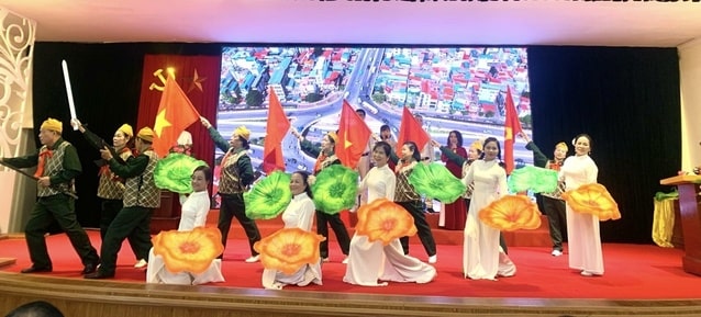 Quận Long Biên tổ chức chương trình truyền thông hưởng ứng Tháng hành động quốc gia về Dân số - Ảnh 1.