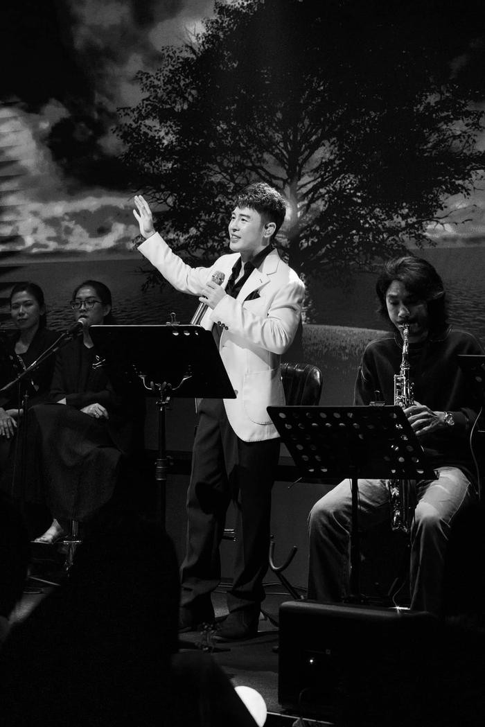 Nam ca sĩ đình đám một thời tái xuất showbiz Việt sau 10 năm ở ẩn: 'Tôi nghĩ mọi người đã quên mình' - Ảnh 4.