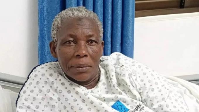 Cụ bà 70 tuổi ở Uganda sinh đôi - Ảnh 1.