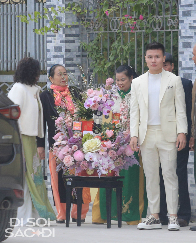 Độc quyền: Quang Hải diện suit trắng bảnh bao đi hỏi cưới Chu Thanh Huyền - Ảnh 3.