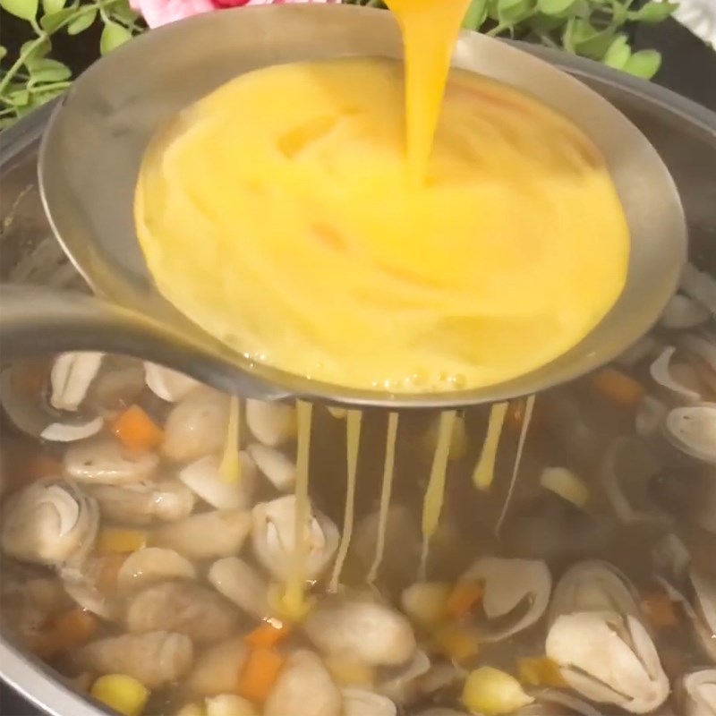 Thời tiết vào đông rất thích hợp để làm món súp tôm bắp, ngon ngọt bổ dưỡng cho cả gia đình - Ảnh 11.