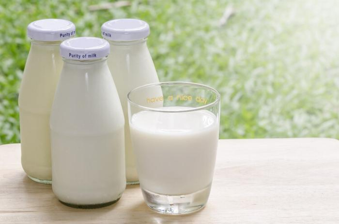 Sau 50 tuổi là giai đoạn quan trọng để &quot;bảo dưỡng xương&quot;, ghi nhớ 4 thời điểm tốt trong ngày để uống sữa, tăng cường canxi - Ảnh 3.
