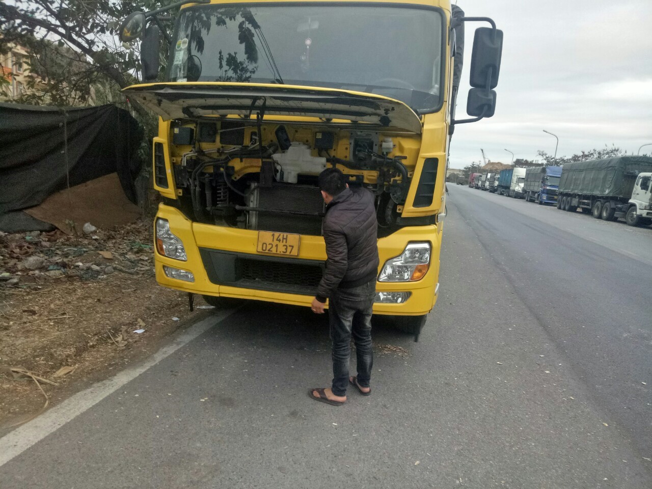 Rèn tay lái, rèn cả ý thức lái: Câu chuyện của tài xế liên tiếp đạt giải Vô lăng vàng - Ảnh 2.