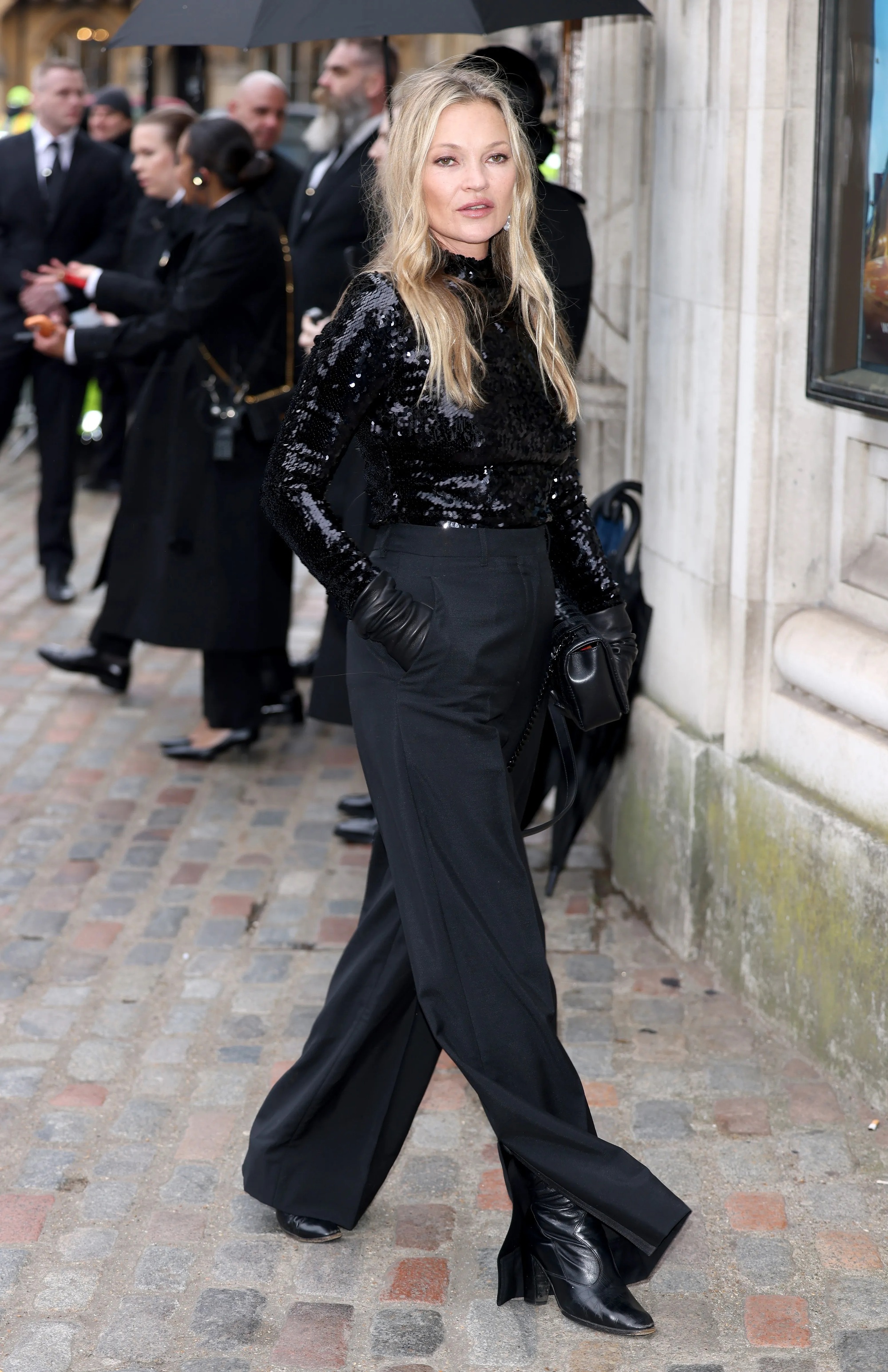 Đẳng cấp thời trang của Kate Moss ở tuổi U50: Phối đồ đơn giản vẫn chuẩn sang xịn mịn - Ảnh 10.