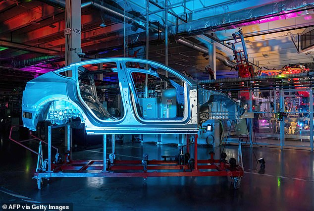 Robot tấn công tàn bạo kỹ sư tại nhà máy Tesla, viễn cảnh đáng sợ nhất của tương lai đã xảy ra? - Ảnh 2.