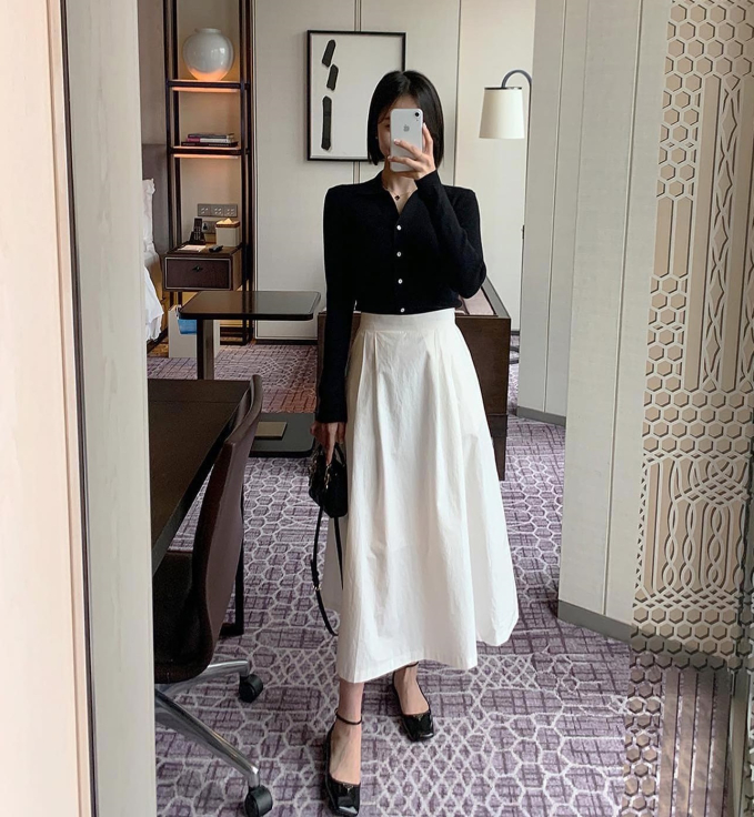 Cách mặc chân váy ngắn của sao Hàn: Họ biết cách mix đủ ấm, chuẩn đẹp