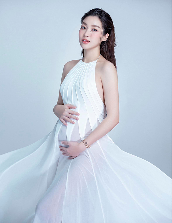 Mỹ nhân Việt đón 'tin vui' năm 2023: Hoa hậu Đỗ Mỹ Linh có con gái nhỏ đáng yêu, hạnh phúc bên chồng - Ảnh 4.
