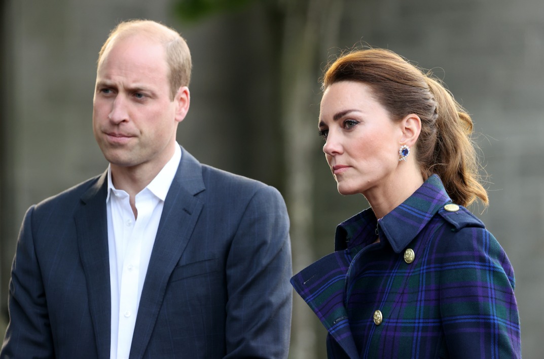 Một quy định &quot;lạ hoắc&quot; của William và Kate về trang phục của người giúp việc trong gia đình khiến người hâm mộ kinh ngạc- Ảnh 1.